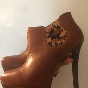 LEATHER TAN heels